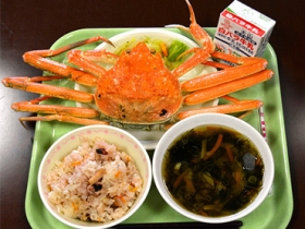 營養午餐吃螃蟹！日本學生超幸福