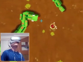 用 Gear VR 玩貪食蛇，這樣脖子不會扭傷嗎？