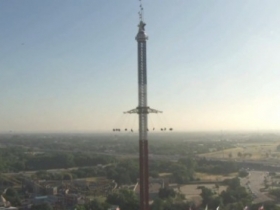 世界最高的旋轉鞦韆：離地 120 公尺的恐怖