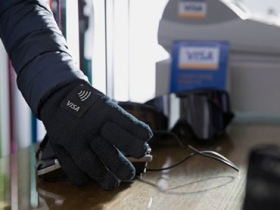 本身就是錢包，VISA 要讓冬奧選手直接以手套「刷卡」交易