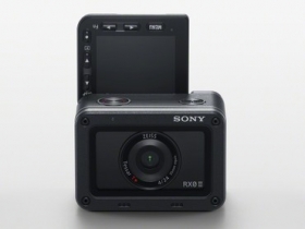 Sony 發表 RX0 II 旗艦隨身機，具備 180 度翻轉螢幕與眼部偵測自動對焦