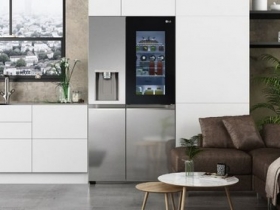 LG 新款敲敲看門中門冰箱可透過聲控開啟，更加入紫外線消毒飲水功能