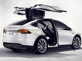 帥炸上掀式車門！Tesla Model X 電動車開放預訂