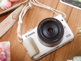 14,900 元起，Canon EOS M10 登台