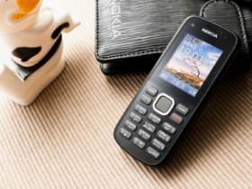 Nokia C1-02：便宜又省電的極簡主義手機 