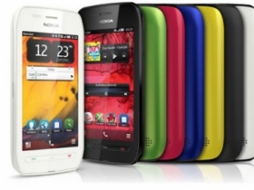 Nokia 603 六色智慧機：NFC、3.5 吋 IPS 螢幕