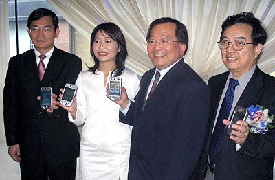 PDA 手機生力軍再現　O2 XdaⅡ 進攻台灣市場