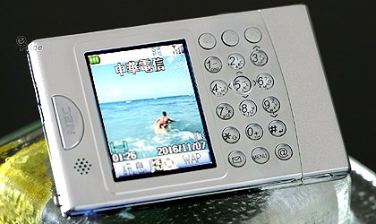 日式餅乾機輕薄之最　NEC N900 高貴上身