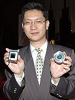 台灣首款二百萬畫素照相手機 M790i 上市