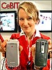 2005 漢諾威 CeBIT 展／SHARP 力捧 200 萬雙雄