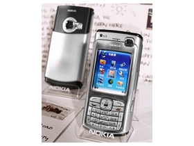 滑蓋添「智慧」　Nokia N70  熱炒行動部落格