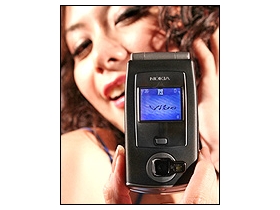 200 萬、摺疊 3G　Nokia N71 配門號 9990 元