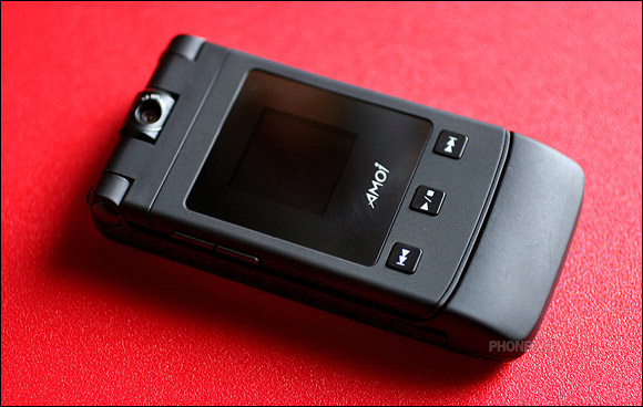 薄型摺疊 3G 美型機　Amoi A1 遠傳獨賣上市