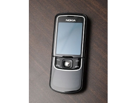 闇霧中的月光　Nokia 8600 Luna 內外深度測試