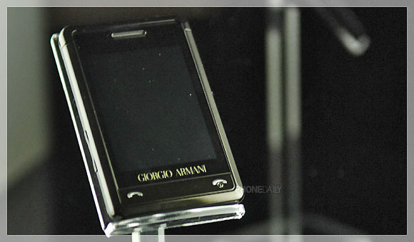 Samsung 推出 Giorgio Armani  尊爵手機