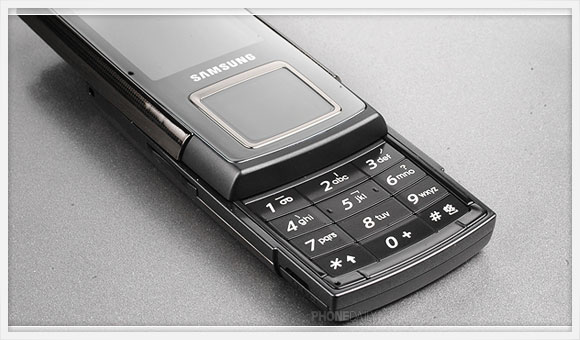 Samsung E950 水貨到　首創 OLED 觸控子螢幕