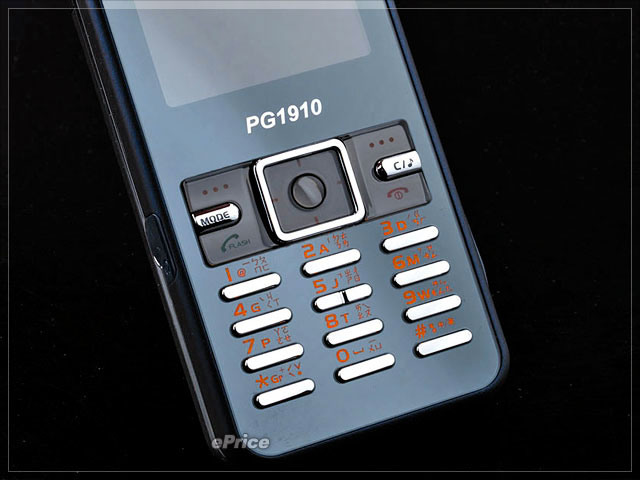 PHS 最美的雙門號手機　PG1910 內外升級大躍進