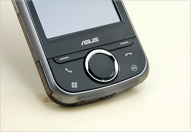 超迷你 GPS 上網手機　ASUS P320 萬元破盤價