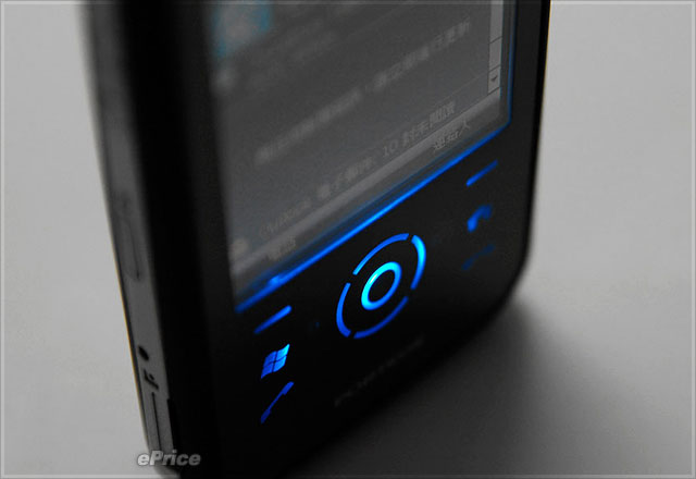 湛藍魅影！　Toshiba G810 智慧薄機、好觸控