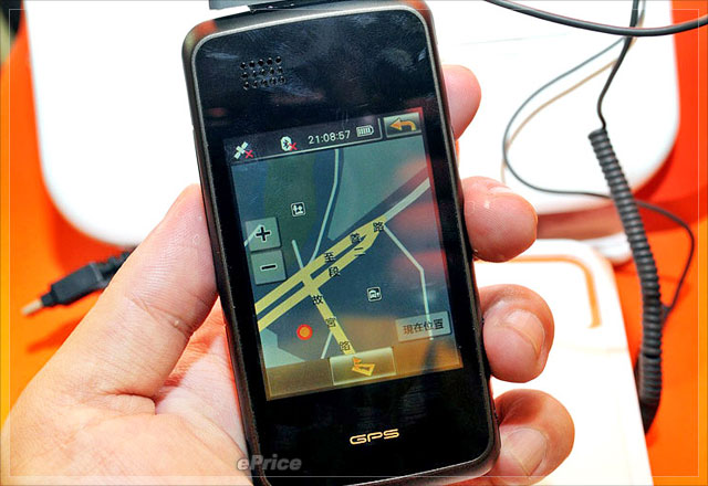 Mio 發功　GPS 雙面手機、WM 6.1 精品亮相