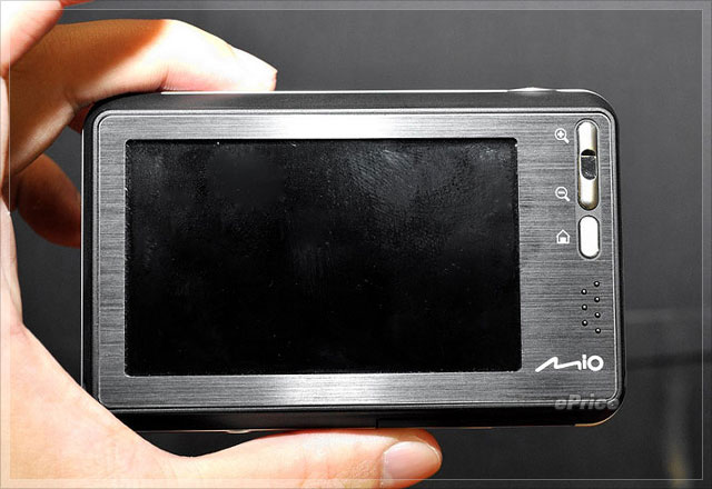 Mio 發功　GPS 雙面手機、WM 6.1 精品亮相
