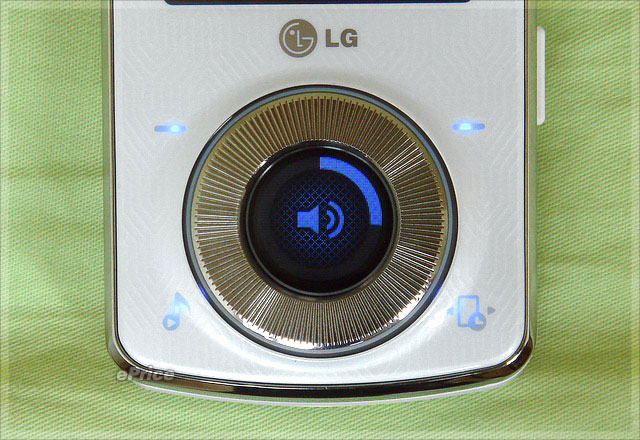 「金耳朵」音質　LG KM710 大師級、平價賣