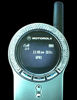 新拜『晶』主義，Motorola V70 鑲上水晶與鑽石