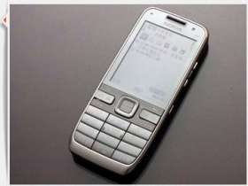 輕薄態度！　Nokia E52 打造俐落聰明風