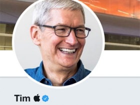 將錯就錯！蘋果執行長 Tim Cook 改姓「蘋果」