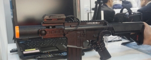 FPS 遊戲必備:Rail-gun 槍型控制器