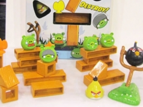 來玩玩有真實感的 Angry Birds 玩具吧 (附上影片)