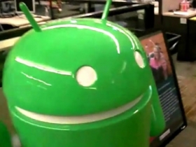 好大的 Android 機器人！它最喜歡喝啤酒？ 