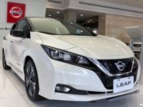 去看了Nissan Leaf，其實是台不錯的家庭電動車，只是貴了點