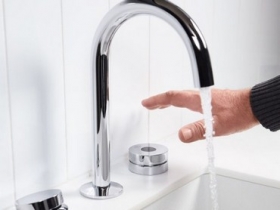 Kohler 新款衛浴讓使用者洗手後，直接透過手勢關閉水龍頭