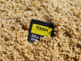 全方位防水防塵：Sony TOUGH 記憶卡開箱測試