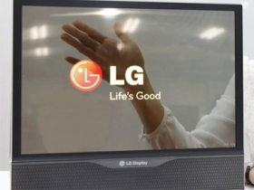 提供半透明混合使用模式，LG 也將推出能當「鏡子」的電視產品