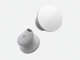 微軟的真無線藍牙耳機 Surface Earbuds 將延至 2020 年春季上市