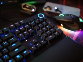 Razer Huntsman V2 + Basilisk V3｜當極速光軸遇上全方位自訂滑鼠 像極了愛情