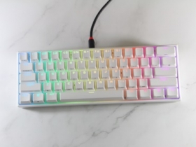 海盜船CORSAIR K65 RGB MINI White電競鍵盤-60%超精簡配置，簡約輕巧帶著走