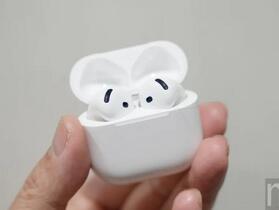 區分兩種規格的第四代 AirPods 動手玩，加入諸多 AirPods Pro 應用功能