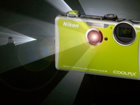 投影加觸控！ Nikon Coolpix S1100pj 進化現身