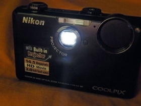 投影 + 觸控！ Nikon Coolpix S1100pj 試玩報告 