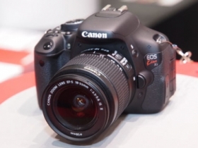 【CP+】Canon EOS 600D 翻轉螢幕入門單眼 現場直擊