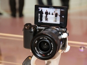 Sony E 16-70mm F4 變焦鏡、NEX-5T 八月底發表？