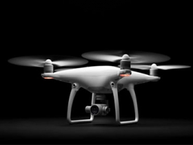 DJI Phantom 4 空拍機，會自動追蹤、閃障礙物