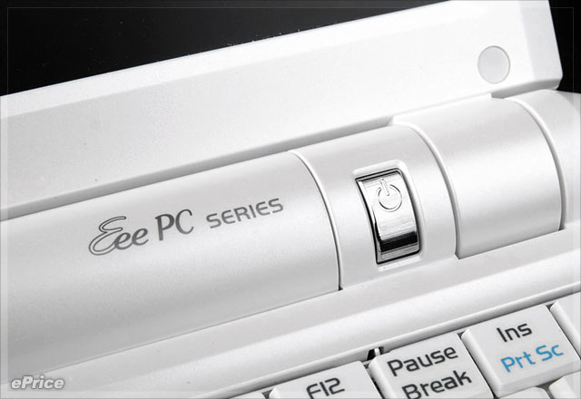 8.9 吋螢幕 + 多重感應觸控板　Eee PC 900 簡單測