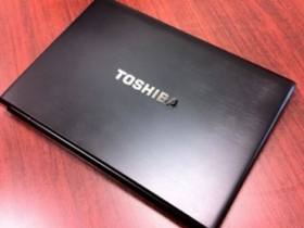 Toshiba R700 Intel Core i3版開箱 + 特別來賓Pala Chan