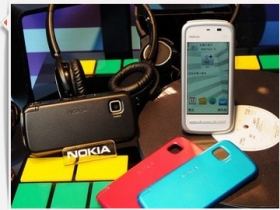 多彩換殼、平價觸控　Nokia 5230 活力上市