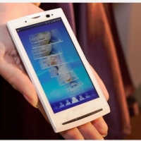 【現場直擊】Xperia X10 珠光白 台灣初亮相 (看外觀)