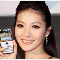 二代 E 系電郵薄機　Nokia E72 售 15,600 元